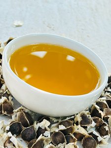 100% Pure Organic Moringa Seed Oil Moringa Oleifera Lam Moringa Oil for Cosmetic Pure Cold <b>Pressed</b> Organic Moringa Seeds Oil - Product Image 4