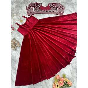 ชุดกำมะหยี่ออกแบบด้วยงานปักลาย Koti Maroon - Product Image 2