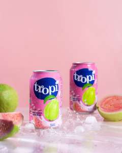 Boisson Tropi Juice 330ml en canette aluminium courte, 100% purée de fruits, faible en gras, stérilisée, mélange de goyave, mangue et pastèque fraîchement pressés - Product Image 4