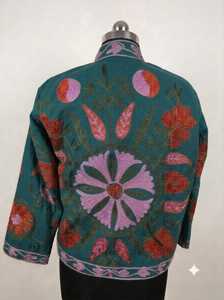 Veste en coton vert sarcelle à motif floral, style kimono, ouverte sur le devant, faite à la main, inspirée des textiles traditionnels d'Asie centrale, d'inspiration ouzbèque. - Product Image 4