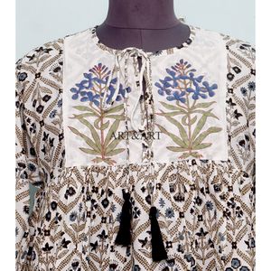 Robe midi trapèze florale élégante faite main vintage pour événement formel, col en V, pompons, 100 % coton, écologique, glamour, style côtier - Product Image 2