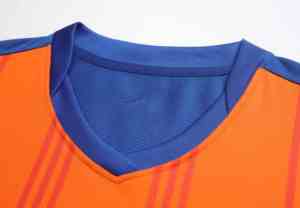 Vêtements de tennis personnalisés en gros, ensemble de maillots et shorts OEM pour hommes avec design personnalisé, couleurs et nom d'équipe personnalisés - Product Image 5