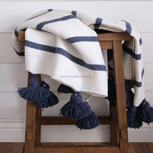 Mantas Decorativas Minimalistas Estilo Boho con Borlas y Rayas, Mantas Ligeras y Duraderas para Sofá - Product Image 3