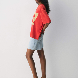 Camiseta de mujer vintage de algodón 100% pesado, la más popular, roja, de manga corta, cuello en V, informal de verano, personalizada, oversize, con lavado ácido - Product Image 4