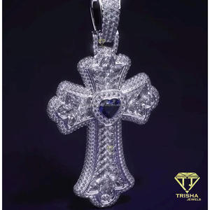 Colgante de cruz premium con acento de corazón y diamante cultivado en laboratorio, plata de ley 925, joyería de moda. - Product Image 3