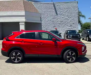 Mitsubishi Eclipse Cross SUV SE S-AWC 2024 USADO, Automático, Volante a la Izquierda, R19, Cuero Oscuro, Tracción en las Cuatro Ruedas, Control de Crucero Adaptativo, Faros LED, Pantalla Táctil - Product Image 4
