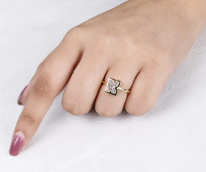 Bague en or massif 14 carats avec initiale et diamant, Bague empilable avec initiale en diamant de laboratoire, Bague personnalisée avec initiale - Product Image 5