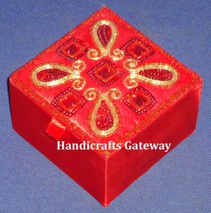 Attractive Looking Very Beautiful Design Zari Embroidery Work <b>Grey</b> Color Jewelry <b>Box</b> for Home Decorations and Wedding Gifts used - Product Image 6