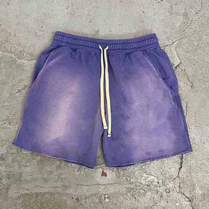 Shorts de estilo urbano con lavado ácido diseñados para el uso diario y la moda urbana. - Product Image 1