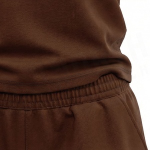 Ensemble 2 pièces pour femme, t-shirt sport marron uni à manches courtes et short au-dessus du genou, col rond, séchage rapide, polyester tricoté - Product Image 5