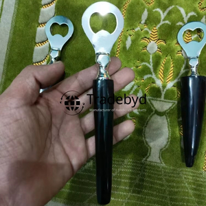 Ouvre-bouteille en corne de buffle naturelle pour accessoires de bar et cadeaux Tradebyd - Product Image 2