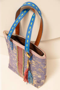 Sac fourre-tout en fourrure à imprimé animal fait à la main, sacs à main en cuir de vache à pois, fourre-tout en cuir recyclé multicolore - Product Image 6