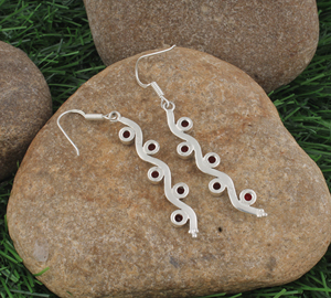 Pendientes Colgantes de Lujo al por Mayor con Diseño de Ola y Enredadera, Chapados en Plata, con Circonita Cúbica y Múltiples Piedras Curvadas, Regalo de Compromiso - Product Image 6