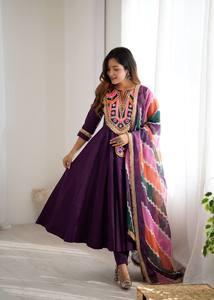 Costume Anarkali brodé violet pour femmes, vêtements traditionnels indiens et pakistanais, tenue décontractée ample en coton mi-longue - Product Image 4