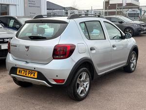 Offre Spéciale 2020 Dacia Stepway Argent 5 Portes SUV Compact avec Barres de Toit et Jantes en Alliage - Product Image 2