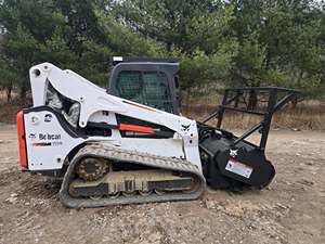 Chargeuse Bobcat T770 avec attache de broyeur forestier, machine compacte haute performance pour l'agriculture - Product Image 3