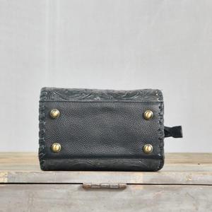 Sac à main de luxe en cuir véritable avec motif floral embossé, fermeture éclair, poignée supérieure noire durable - Product Image 3