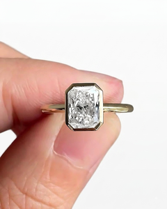 Bague de fiançailles classique en or jaune 18 carats avec diamant taille émeraude de 1 carat, clarté VS1, couleur F, certifié IGI, bijoux en diamant - Product Image 1