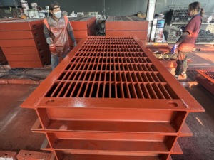 Grille de drainage en acier au carbone sur mesure Metrodeck - Product Image 1
