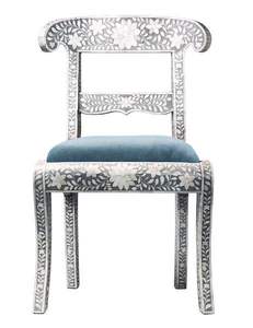 Chaise élégante en résine avec incrustations de os, motifs artistiques et finition artisanale haut de gamme - Product Image 2