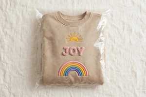 เสื้อสเวตเชิ้ตผู้หญิงสีเบจ คอกลม ผ้าฟลีซผสมฝ้าย ทรงหลวม ปักลายตัวอักษร Sun Joy Rainbow - Product Image 6