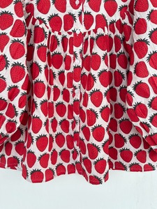 Chemisier en coton rouge à imprimé fraises, col rond, manches longues, style bohème d'été, boutonné devant, léger, pour femme, faible MOQ disponible - Product Image 4