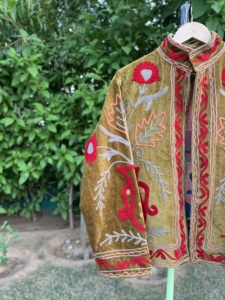Chaqueta de terciopelo con bordado de diseñador para mujer |   Abrigo de Invierno Floral Hecho a Mano de Primera Calidad |   Ropa de Lujo - Product Image 2