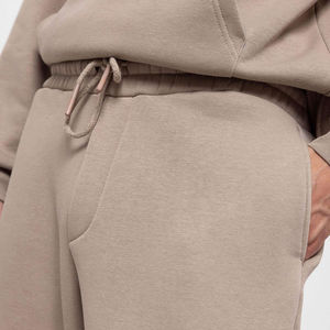 Conjunto de Sudadera y Pantalones Deportivos de Moda Urbana con Bordado Desgastado Personalizado, Sudadera Corta con Dobladillo sin Rematar y Pantalones Jogger Apilados - Product Image 2