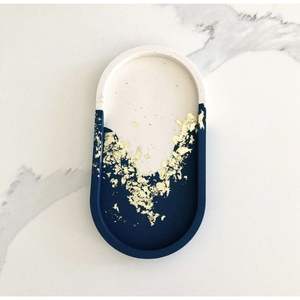 Bandejas Decorativas de Resina Hechas a Mano Disponibles en Formas Ovaladas y Redondas para Servir Bebidas - Product Image 5