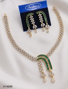 Parure Collier et Boucles d'Oreilles pour Femme en Alliage A.D, Plaqué Or, Argent, Cristal, Strass, Design Géométrique, Haute Qualité, Nouveauté pour Soirée - Product Image 1