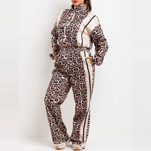 Survêtement à capuche personnalisé en tissu solide pour femme, sublimation, écologique, séchage rapide, doublure respirante, pour l'entraînement et les événements - Product Image 5