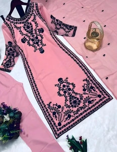 Conjunto de Kurta KV Rosa Bordado en Georgette, Estilo Indio-Pakistaní, Manga Larga, Largo hasta el Suelo, con Diseño Floral, Elegante para Fiestas y Bodas - Product Image 5