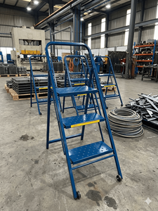 Escalera Plegable de Acero de Alta Resistencia de 3 Peldaños, Capacidad de 300 lb, Pedal Ancho Antideslizante, Fabricada en Vietnam (OEM) - Product Image 2