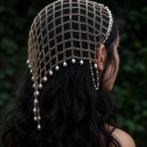 Diadema Moderna con Perlas y Cadenas Colgantes, Accesorio para el Cabello de Boda Estilo Antiguo - Product Image 1