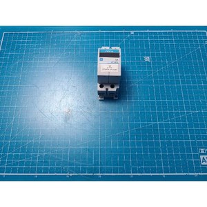 Série Fuji CP30F - Protecteur de circuit bipolaire MCP CP30FM-2P005, utilisé comme pièce détachée pour équipement semi-conducteur d'époque - Product Image 3