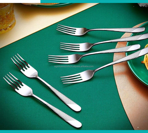 Fourchette à gâteau en acier inoxydable de luxe en gros en ligne, qualité lourde, finition argentée, fourchette à dessert moderne et durable avec étiquette privée - Product Image 3