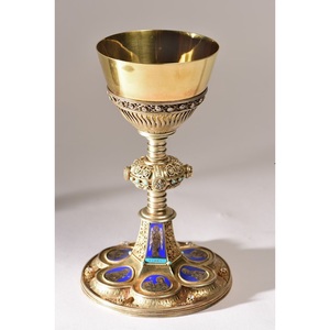 Ensemble de calice et de ciboire en métal, conçu pour l'usage professionnel du clergé lors des cultes et des rituels religieux - Product Image 5