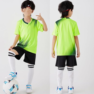 Conjunto de Camiseta de Fútbol Personalizada Verde y Negra con Cuello Mao, Manga Corta, Impresión por Transferencia de Calor, Malla Transpirable de Poliéster para Adultos - Product Image 5