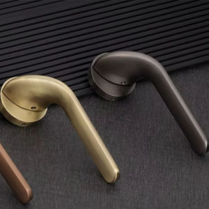 Quincaillerie de mobilier en laiton et zinc de qualité supérieure d'origine indienne, série Divine, pour hôtels de luxe, appartements et immeubles de bureaux modernes - Product Image 2