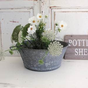 Jardinière ovale en métal galvanisé, pot à fleurs vintage côtelé avec poignée annulaire et pieds pour jardin - Product Image 2
