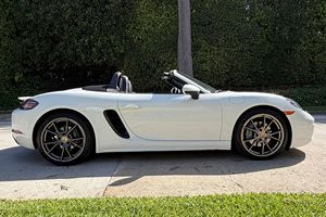 Auto Usado en Excelentes Condiciones, Bajo Kilometraje, Porsche 718 Boxster Convertible 2022, Listo para Enviar - Product Image 5