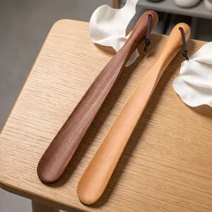 Lot de 2 Chausse-pieds en bois faits à la main, à long manche, en noyer et hêtre, avec boucle en cuir, aide à l'enfilage des chaussures, qualité supérieure - Product Image 3
