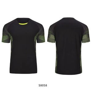 Maillot de football personnalisé à séchage rapide en polyester, taille européenne, respirant, manches courtes, classique, vierge et durable - Product Image 3