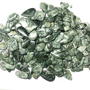 พลอยเซราฟินไนต์สีเขียวทรงสามเหลี่ยมเจียระไนแบบคาโบชอง ได้รับการรับรองจาก IGI สำหรับงานฝีมือทำแหวน พลอยเซราฟินไนต์แบบเม็ดเดี่ยว RIDA ขายส่ง - Product Image 3