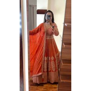 ATRACTIVE GEORGETTE HILO CON SECUENCIA TRABAJO LEHENGA CHOLI CON DUPATTA NARANJA - Product Image 1