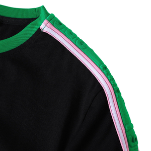 Camiseta AKA Premium con relieve, color negro, cuello redondo, manga corta, estilo griego informal para mujer - Product Image 5