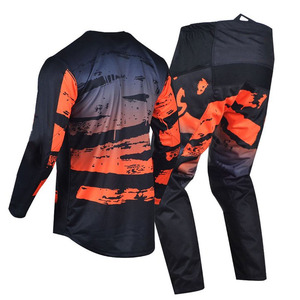 Conjunto de Equipamiento de Motocross para Hombre, Color Negro y Naranja, Jersey y Pantalones MX, Diseño Brush Stroke con Logotipo MOTO, OEM, 100% Poliéster, Protección Anti-UV, Venta al Por Mayor - Product Image 2