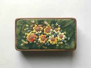 Caja de Regalo de Dulces Bordada de Lujo Estilo Vintage, Personalizable con Diseño Propio, Lista para Enviar, Hecha en India para Cualquier Ocasión - Product Image 1