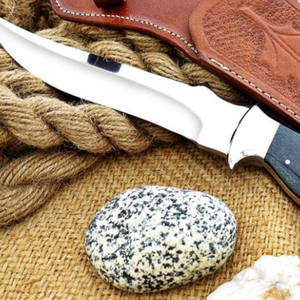 Couteau de chasse artisanal en acier D2, manche en micarta noir, lame fixe polie avec anneau de maintien et étui en cuir marron pour le camping - Product Image 3