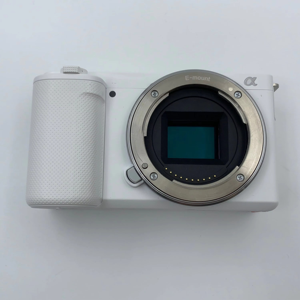 กล้องมิเรอร์เลส Sony ZV-E10 มือสอง สำหรับสร้างคอนเทนต์ 4K ความละเอียด 24MP ตัวกล้องทำจากแมกนีเซียมอัลลอย ใช้โปรเซสเซอร์ BIONZ X รับประกัน 1 ปี - Product Image 1